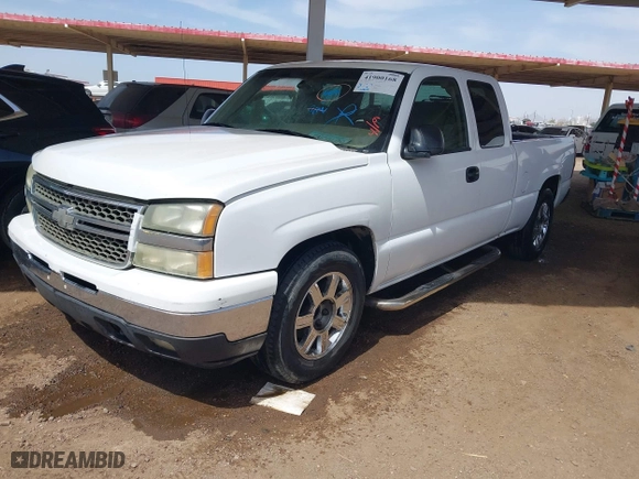2006 Chevrolet Silverado 1500 LT1 with VIN 2GCEC19Z861343690, listed as a IAAI auction lot 41900168 with 198,206 mi miles. Bid and sale history available at carsss.com. Image 2.