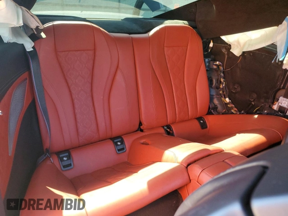 2022 BMW M8 Competition z VIN WBSAE0C08NCK00673, wystawiony jako Copart lot #61285334 z przebiegiem Nie podano mil oraz Szkoda całkowita • Salvage title. Historia ofert i sprzedaży dostępna na DreamBid. Obrazek 10.
