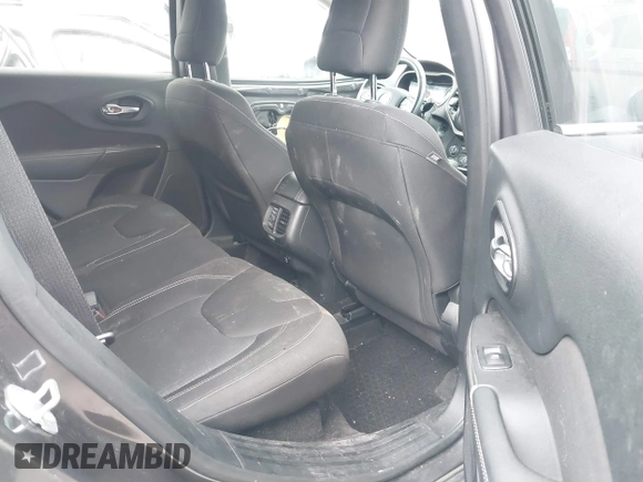 2015 Jeep Cherokee Latitude z VIN 1C4PJMCS1FW512422, wystawiony jako IAAI lot #42365358 z przebiegiem 139 521 mil mil oraz . Historia ofert i sprzedaży dostępna na DreamBid. Obrazek 8.