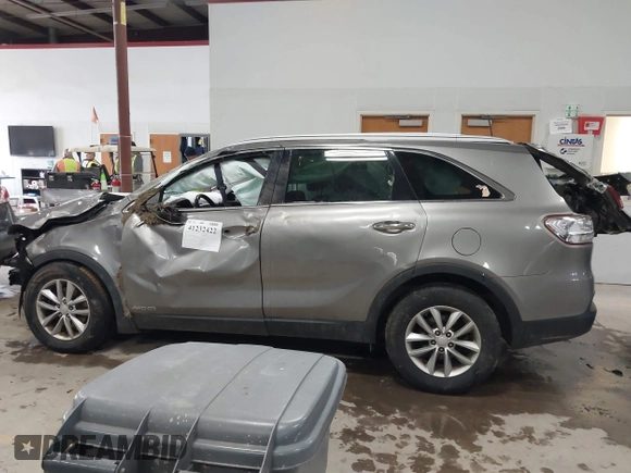 2017 Kia Sorento LX with VIN 5XYPGDA59HG191919, listed as a IAAI auction lot 41232422 with Not Provided miles and . Bid and sale history available at carsss.com. Image 13.