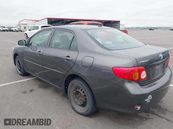 2009 Toyota Corolla z VIN JTDBL40E99J047697, wystawiony jako IAAI lot #42274336 z przebiegiem 184 756 mil mil oraz . Historia ofert i sprzedaży dostępna na DreamBid. Obrazek 3.