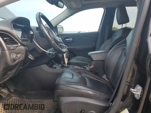 2019 Jeep Cherokee Trailhawk z VIN 1C4PJMBXXKD471338, wystawiony jako Copart lot #59880765 z przebiegiem 59 546 mil mil oraz Szkoda całkowita • Salvage title. Historia ofert i sprzedaży dostępna na DreamBid. Obrazek 7.