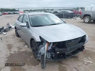 2023 Hyundai Elantra SEL z VIN 5NPLM4AG1PH103915, wystawiony jako IAAI lot #42120558 z przebiegiem 66 810 mil mil oraz . Historia ofert i sprzedaży dostępna na DreamBid. Obrazek 1.