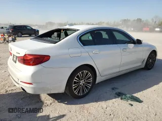 2018 BMW 5 Series 530i z VIN WBAJA5C51JG898880, wystawiony jako Copart lot #49928005 z przebiegiem 117 581 mil mil oraz Czysty tytuł • Clean title. Historia ofert i sprzedaży dostępna na DreamBid. Obrazek 3.