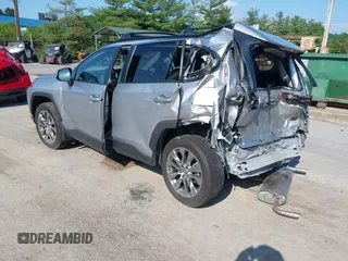 2024 Toyota RAV4 XLE Premium z VIN 2T3A1RFV2RC461798, wystawiony jako IAAI lot #42556671 z przebiegiem 14 319 mil mil oraz . Historia ofert i sprzedaży dostępna na DreamBid. Obrazek 3.