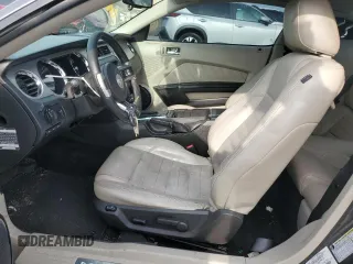 2010 Ford Mustang V6 с VIN 1ZVBP8AN8A5173733, выставлен на аукционе Copart как лот 56550295 с пробегом 217 597 миль миль и Чистый • Clean title. История ставок и продаж доступна на DreamBid. Изображение 7.
