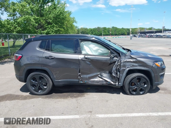 2018 Jeep Compass Latitude with VIN 3C4NJDBB0JT454598, listed as a IAAI auction lot 42318972 with 42,848 mi miles and . Bid and sale history available at DreamBid. Image 13.