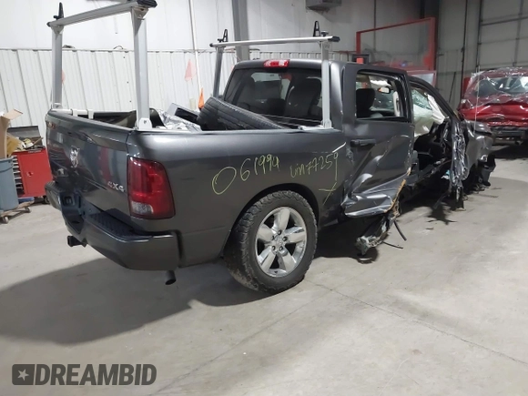 2018 Ram 1500 Express z VIN 1C6RR7KG2JS277259, wystawiony jako IAAI lot #40986520 z przebiegiem 63 916 mil mil oraz . Historia ofert i sprzedaży dostępna na DreamBid. Obrazek 4.