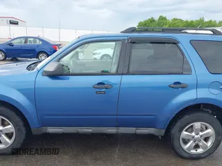 2010 Ford Escape XLT z VIN 1FMCU0D79AKC48435, wystawiony jako IAAI lot #42230904 z przebiegiem 137 530 mil mil oraz . Historia ofert i sprzedaży dostępna na DreamBid. Obrazek 14.