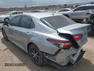 2023 Toyota Camry SE z VIN 4T1G11AK9PU155937, wystawiony jako IAAI lot #42121016 z przebiegiem 35 523 mil mil oraz . Historia ofert i sprzedaży dostępna na DreamBid. Obrazek 3.