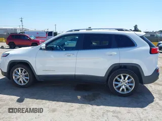 2017 Jeep Cherokee Limited z VIN 1C4PJLDB3HW516242, wystawiony jako IAAI lot #42267055 z przebiegiem 159 856 mil mil oraz . Historia ofert i sprzedaży dostępna na DreamBid. Obrazek 14.