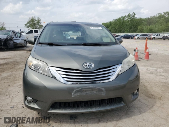 2011 Toyota Sienna XLE AAS z VIN 5TDYK3DC9BS046073, wystawiony jako Copart lot #57030305 z przebiegiem 246 956 mil mil oraz Szkoda całkowita • Salvage title. Historia ofert i sprzedaży dostępna na DreamBid. Obrazek 5.