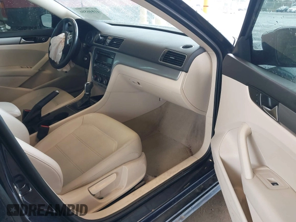 2014 Volkswagen Passat S с VIN 1VWAP7A32EC017712, выставлен на аукционе IAAI как лот 41846586 с пробегом 70 387 миль миль и . История ставок и продаж доступна на DreamBid. Изображение 5.