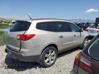 2012 Chevrolet Traverse LTZ z VIN 1GNKVLEDXCJ157466, wystawiony jako Copart lot #56336585 z przebiegiem 207 105 mil mil oraz Szkoda całkowita • Salvage title. Historia ofert i sprzedaży dostępna na DreamBid. Obrazek 3.
