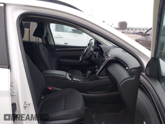 2023 Hyundai Tucson SEL z VIN 5NMJBCAE5PH188678, wystawiony jako IAAI lot #42356576 z przebiegiem 19 387 mil mil oraz . Historia ofert i sprzedaży dostępna na DreamBid. Obrazek 5.