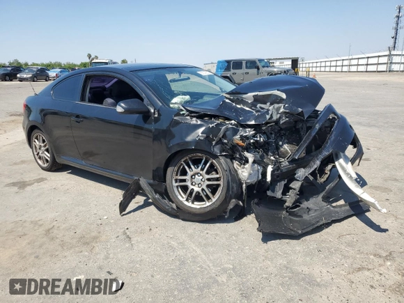 2005 Scion tC z VIN JTKDE177650047383, wystawiony jako Copart lot #55149305 z przebiegiem 176 083 mil mil oraz Szkody całkowita. Historia ofert i sprzedaży dostępna na DreamBid. Obrazek 4.