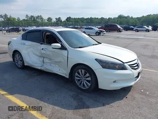 2011 Honda Accord EX-L z VIN 1HGCP3F86BA006682, wystawiony jako IAAI lot #42304993 z przebiegiem 211 816 mil mil oraz . Historia ofert i sprzedaży dostępna na DreamBid. Obrazek 1.