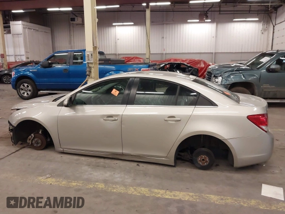 2014 Chevrolet Cruze 1LT with VIN 1G1PC5SB5E7112074, listed as a IAAI auction lot 41713172 with Not provided miles and . Bid and sale history available at DreamBid. Image 14.