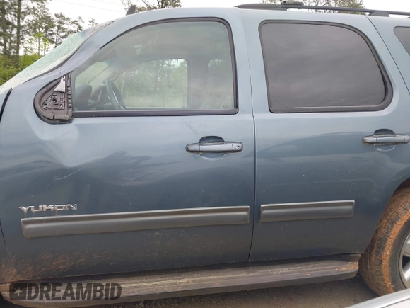 2010 GMC Yukon SLT with VIN 1GKUKCE00AR245212, listed as a IAAI auction lot 42028245 with 245,013 mi miles. Bid and sale history available at carsss.com. Image 15.