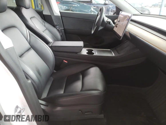 2022 Tesla Model Y Long Range with VIN 7SAYGAEE9NF384400, listed as a Copart auction lot 51961545 with 31,758 mi miles and Salvage Title. Bid and sale history available at DreamBid. Image 7.
