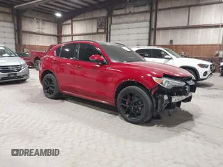 2018 Alfa Romeo Stelvio Ti Sport z VIN ZASFAKNN2J7B80881, wystawiony jako IAAI lot #42138378 z przebiegiem 79 398 mil mil oraz . Historia ofert i sprzedaży dostępna na DreamBid. Obrazek 1.