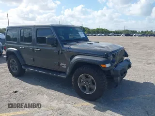 2019 Jeep Wrangler Unlimited Sport S z VIN 1C4HJXDN9KW636592, wystawiony jako IAAI lot #42159099 z przebiegiem 82 580 mil mil oraz . Historia ofert i sprzedaży dostępna na DreamBid. Obrazek 1.