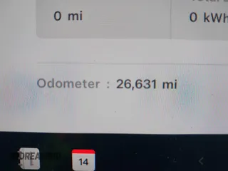 2023 Tesla Model 3 z VIN 5YJ3E1EA6PF488405, wystawiony jako IAAI lot #41570896 z przebiegiem 26 631 mil mil oraz . Historia ofert i sprzedaży dostępna na DreamBid. Obrazek 16.