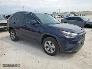 2022 Toyota RAV4 XLE with VIN 2T3W1RFV3NW209301, listed as a Copart auction lot 50494545 with 28,940 mi miles and Salvage Title. Bid and sale history available at carsss.com. Image 4.