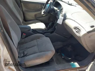 2004 Oldsmobile Alero GL1 z VIN 1G3NL52E24C192576, wystawiony jako IAAI lot #42279477 z przebiegiem 207 050 mil mil oraz . Historia ofert i sprzedaży dostępna na DreamBid. Obrazek 5.