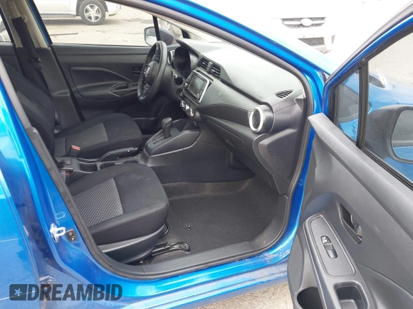 2023 Nissan Versa S z VIN 3N1CN8DV1PL832773, wystawiony jako IAAI lot #42140621 z przebiegiem 46 635 mil mil oraz . Historia ofert i sprzedaży dostępna na DreamBid. Obrazek 5.