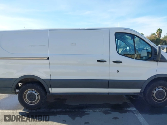 2016 Ford Transit Cargo z VIN 1FTYR1YM3GKA01650, wystawiony jako IAAI lot #41242238 z przebiegiem 145 073 mil mil oraz . Historia ofert i sprzedaży dostępna na DreamBid. Obrazek 14.