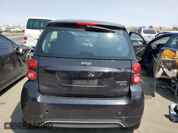 2014 Smart fortwo Passion z VIN WMEEJ9AA0EK788192, wystawiony jako Copart lot #68584984 z przebiegiem Nie podano mil oraz Szkoda całkowita • Salvage title. Historia ofert i sprzedaży dostępna na DreamBid. Obrazek 6.