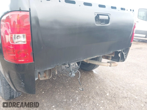 2007 Chevrolet Silverado 1500 LS with VIN 3GCEC13C87G541599, listed as a IAAI auction lot 42104998 with 219,073 mi miles. Bid and sale history available at carsss.com. Image 6.