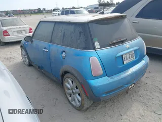 2005 MINI Hardtop S with VIN WMWRE33485TD93860, listed as a IAAI auction lot 42086756 with Not Provided miles and . Bid and sale history available at DreamBid. Image 3.