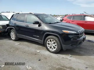 2018 Jeep Cherokee Latitude Tech Connect with VIN 1C4PJMCB5JD520365, listed as a Copart auction lot 53611414 with 110,229 mi miles and Salvage title. Bid and sale history available at DreamBid. Image 4.
