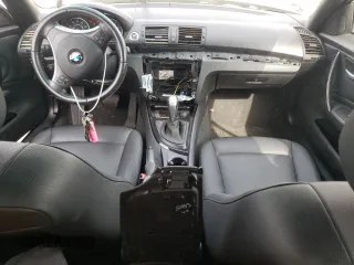 2008 BMW 1 Series 135i z VIN WBAUN93508VK39798, wystawiony jako Copart lot #51617375 z przebiegiem 120 065 mil mil oraz Szkody całkowita. Historia ofert i sprzedaży dostępna na DreamBid. Obrazek 8.