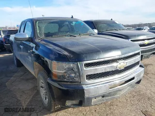 2011 Chevrolet Silverado 1500 LT with VIN 1GCRCSE09BZ421152, listed as a IAAI auction lot 41656671 with 272,927 mi miles. Bid and sale history available at carsss.com. Image 1.