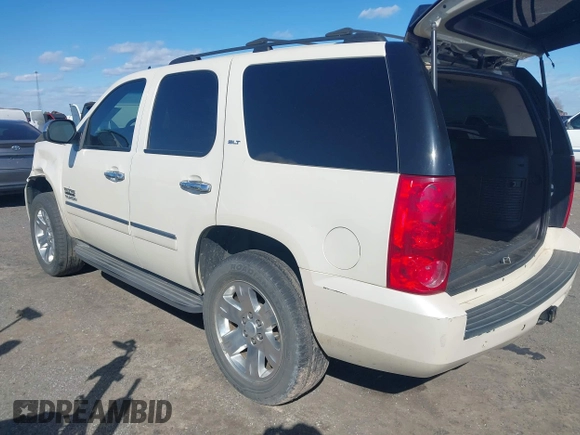 2014 GMC Yukon SLT with VIN 1GKS1CE01ER179379, listed as a IAAI auction lot 41717271 with 136,999 mi miles. Bid and sale history available at carsss.com. Image 3.