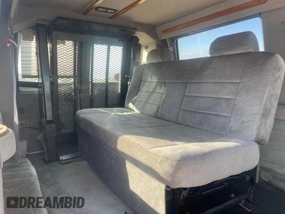 2003 Ford Econoline Cargo Recreational with VIN 1FDPE24L13HA37723, listed as a Copart auction lot 84327314 with 170,979 mi miles and Clean Title. Bid and sale history available at DreamBid. Image 6.