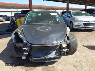 2018 Tesla Model 3 Long Range Battery z VIN 5YJ3E1EB6JF105837, wystawiony jako IAAI lot #41763460 z przebiegiem 100 387 mil mil oraz . Historia ofert i sprzedaży dostępna na DreamBid. Obrazek 6.