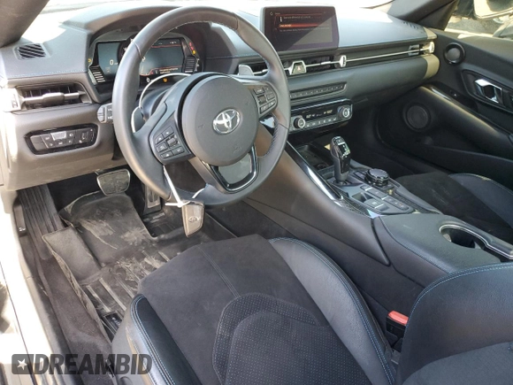 2021 Toyota Supra 3.0 z VIN WZ1DB0C01MW036730, wystawiony jako Copart lot #57497785 z przebiegiem 15 285 mil mil oraz Szkoda całkowita • Salvage title. Historia ofert i sprzedaży dostępna na DreamBid. Obrazek 8.