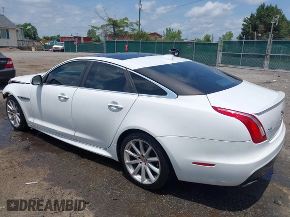 2016 Jaguar XJ R-Sport z VIN SAJWJ1CD6G8V95512, wystawiony jako IAAI lot #42428982 z przebiegiem 128 668 mil mil oraz . Historia ofert i sprzedaży dostępna na DreamBid. Obrazek 3.