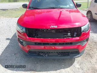 2024 Jeep Compass Latitude z VIN 3C4NJDBN8RT603717, wystawiony jako IAAI lot #42732757 z przebiegiem 44 629 mil mil oraz . Historia ofert i sprzedaży dostępna na DreamBid. Obrazek 6.