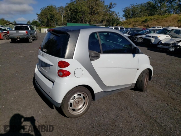 2012 Smart fortwo Pure z VIN WMEEJ3BA1CK577558, wystawiony jako Copart lot #39598584 z przebiegiem Nie podano mil oraz Szkody całkowita. Historia ofert i sprzedaży dostępna na DreamBid. Obrazek 3.