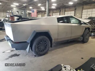 2024 Tesla Cybertruck z VIN 7G2CEHEDXRA010522, wystawiony jako Copart lot #43239515 z przebiegiem Nie podano mil oraz Szkoda całkowita • Salvage title. Historia ofert i sprzedaży dostępna na DreamBid. Obrazek 3.