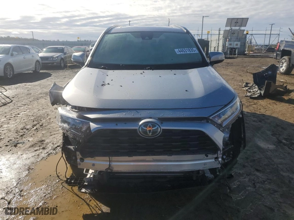 2019 Toyota RAV4 XLE with VIN 2T3W1RFV4KW038313, listed as a Copart auction lot 44631835 with NaN miles and Salvage Title. Bid and sale history available at carsss.com. Image 5.