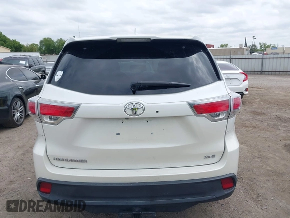 2015 Toyota Highlander XLE z VIN 5TDKKRFH0FS076120, wystawiony jako IAAI lot #42131646 z przebiegiem 117 623 mil mil oraz . Historia ofert i sprzedaży dostępna na DreamBid. Obrazek 16.