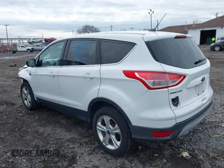 2014 Ford Escape SE z VIN 1FMCU9GX6EUE32418, wystawiony jako IAAI lot #42022304 z przebiegiem 100 216 mil mil oraz . Historia ofert i sprzedaży dostępna na DreamBid. Obrazek 3.