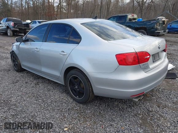 2011 Volkswagen Jetta SEL z VIN 3VWLZ7AJ0BM343973, wystawiony jako IAAI lot #40959406 z przebiegiem 84 187 mil mil oraz . Historia ofert i sprzedaży dostępna na DreamBid. Obrazek 3.