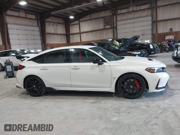 2024 Honda Civic Type R z VIN JHMFL5G47RX003469, wystawiony jako IAAI lot #42035698 z przebiegiem 20 572 mil mil oraz . Historia ofert i sprzedaży dostępna na DreamBid. Obrazek 13.